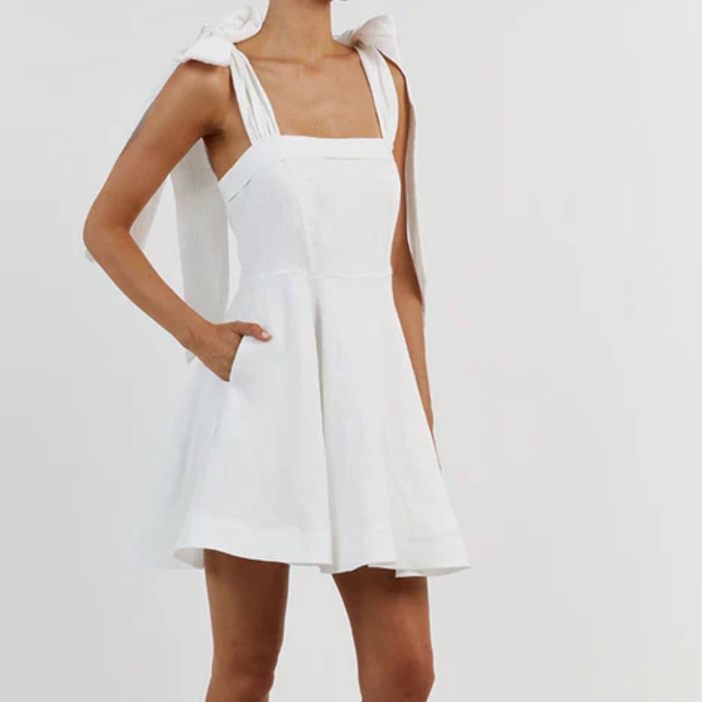 Dissh - AISLE WHITE LINEN BOW MINI DRESS